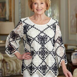 Kindred Boho Top White Navy Embroidered Flutter Minty Pullover Size M